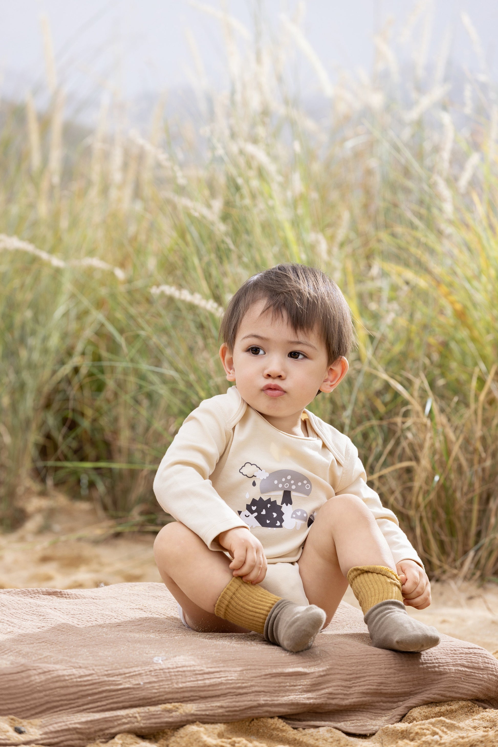 Vauva BBNS - Baby Anti-bacterial Organic Cotton Hazelnut Pattern Bodysuits (2-pack)-model image front