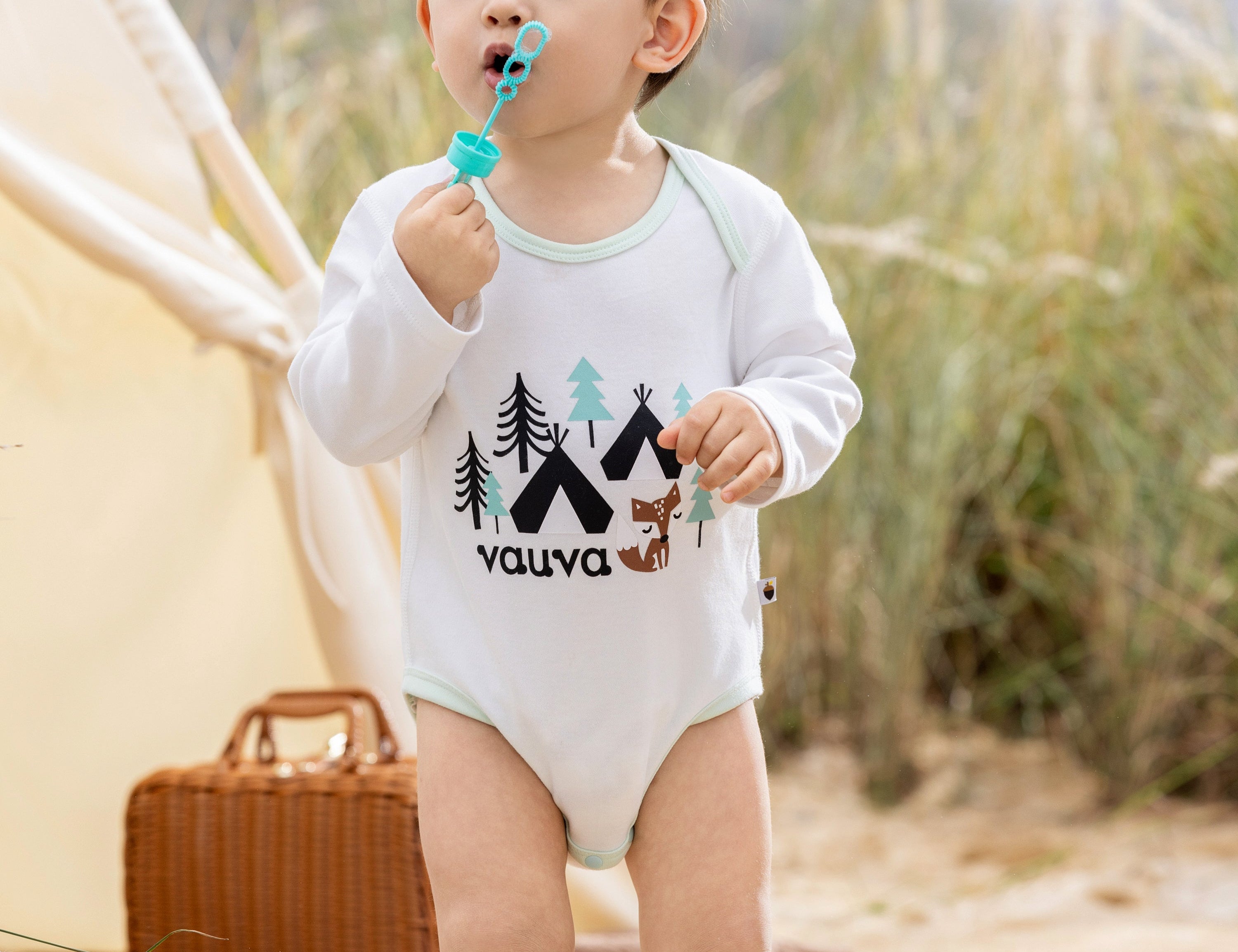 Vauva BBNS - Baby Anti-bacterial Organic Cotton Bodysuits (2-pack Green/Print)-model image front