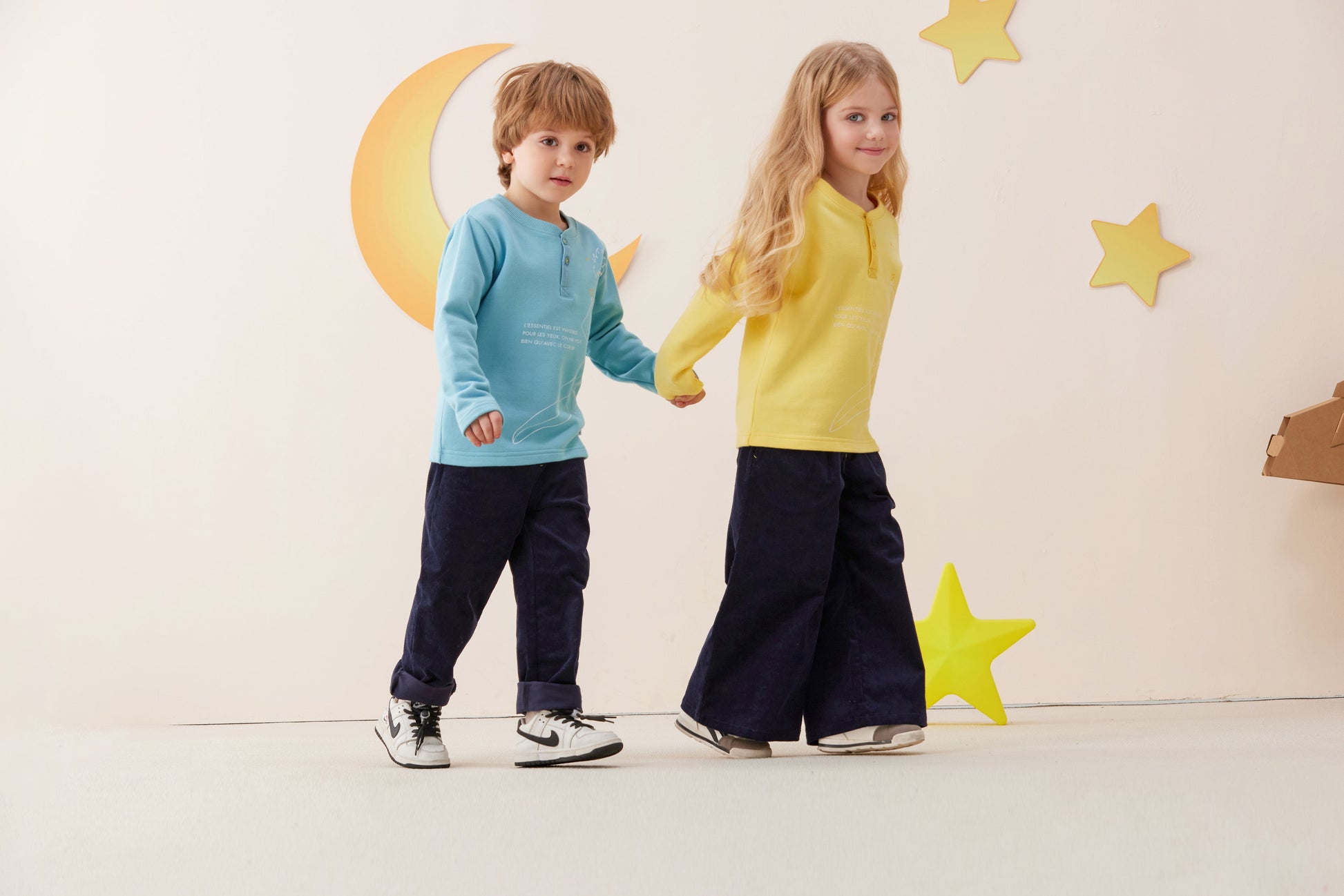 Vauva x Le Petit Prince - kids Sweater & T-shirt (2 piece Set/Yellow) model front