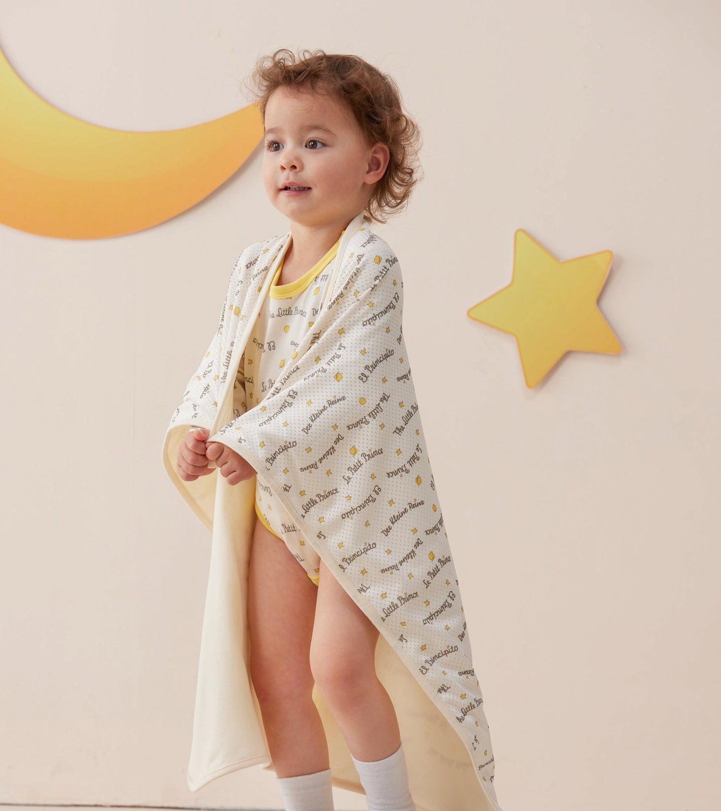 Vauva x Le Petit Prince - Baby Blanket with Little Bag model front