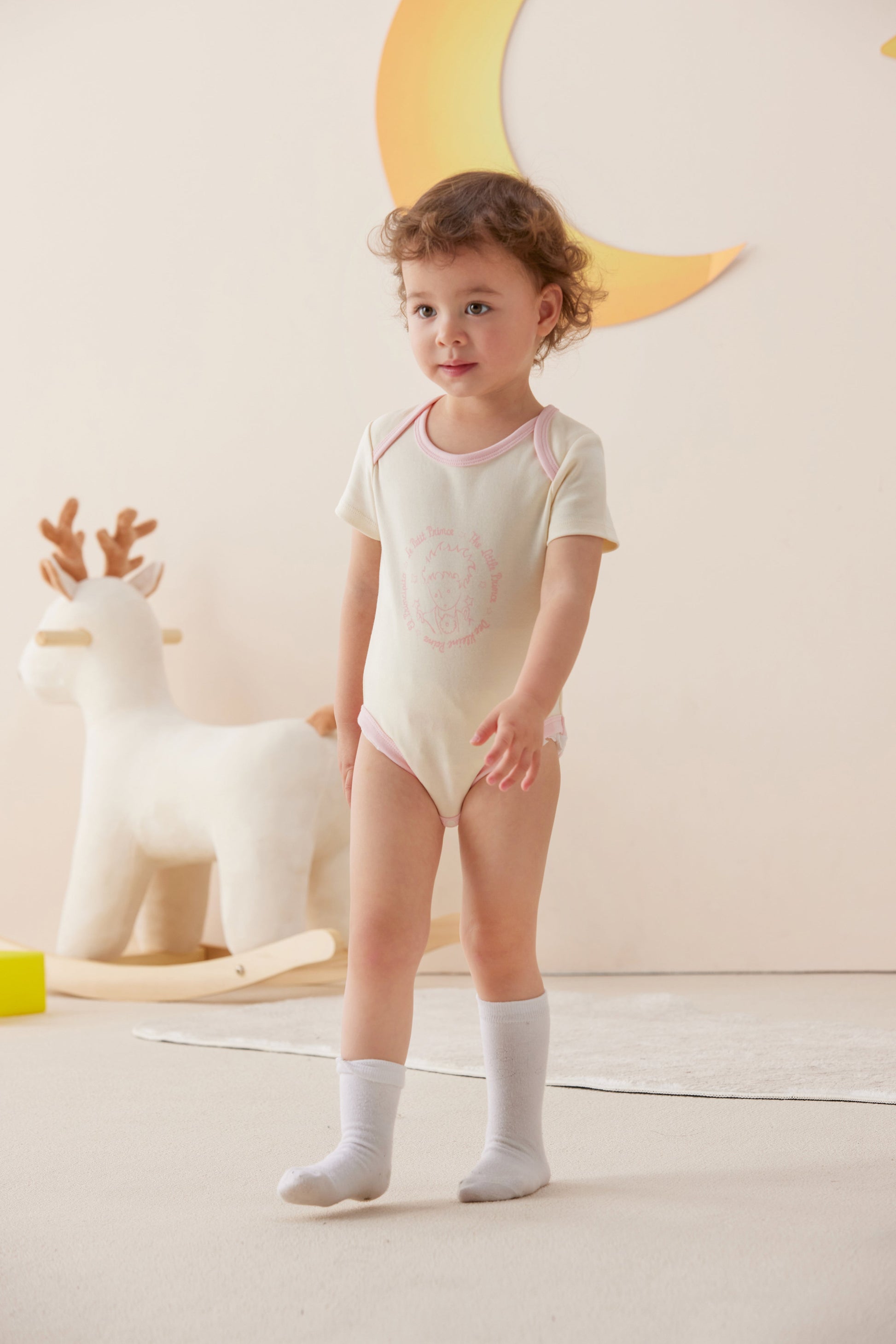 Vauva x Le Petit Prince - Baby Logo Print Longsleeve Bodysuit (Pink) model front