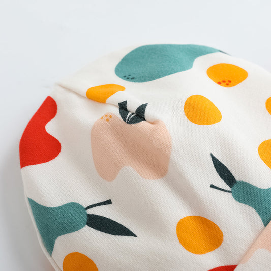 Vauva FW23-遍布印刷棉帽（白色）的嬰兒水果