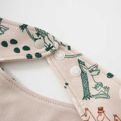 Vauva X Moomin SS23-遍布印刷棉圍兜的男嬰