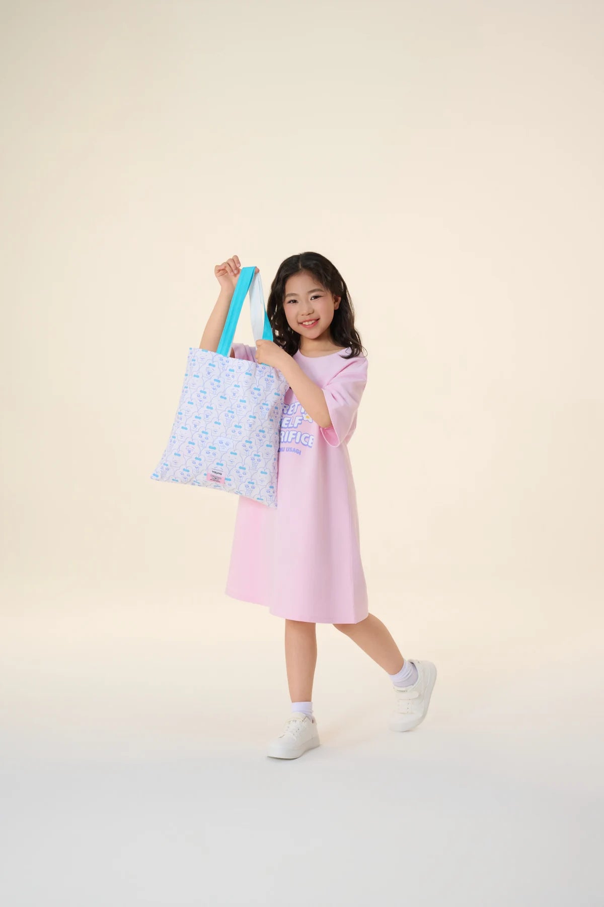 A pink graphic T-shirt dress meets the white Opanchu tote.